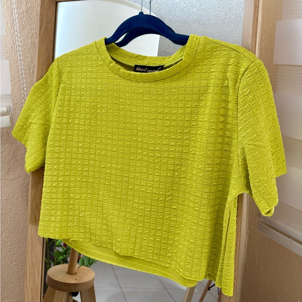 Neon Yellow Textured Tee ⭐️🌻 - Picture 3 of 5